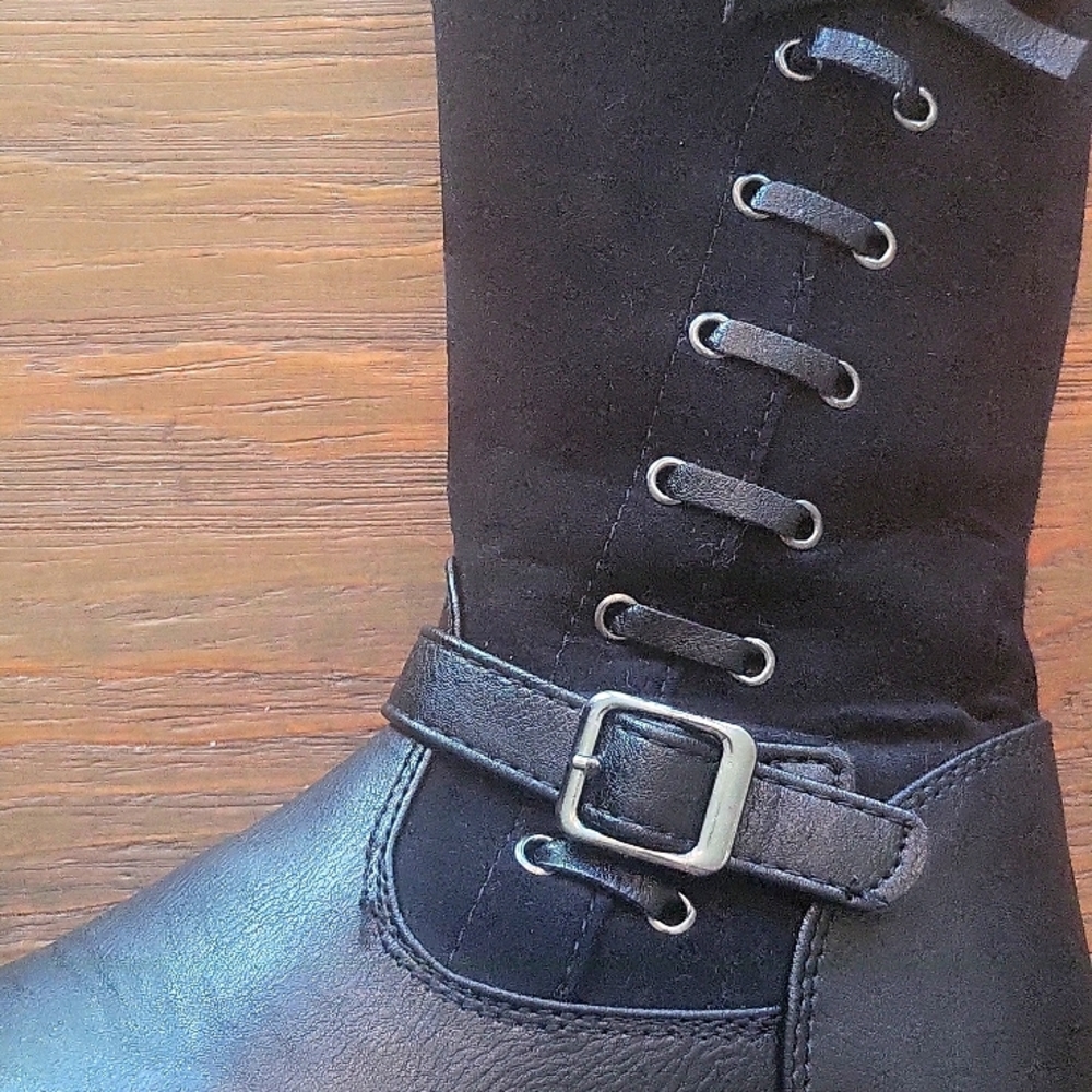 Girls size 11 Rachel boots.
